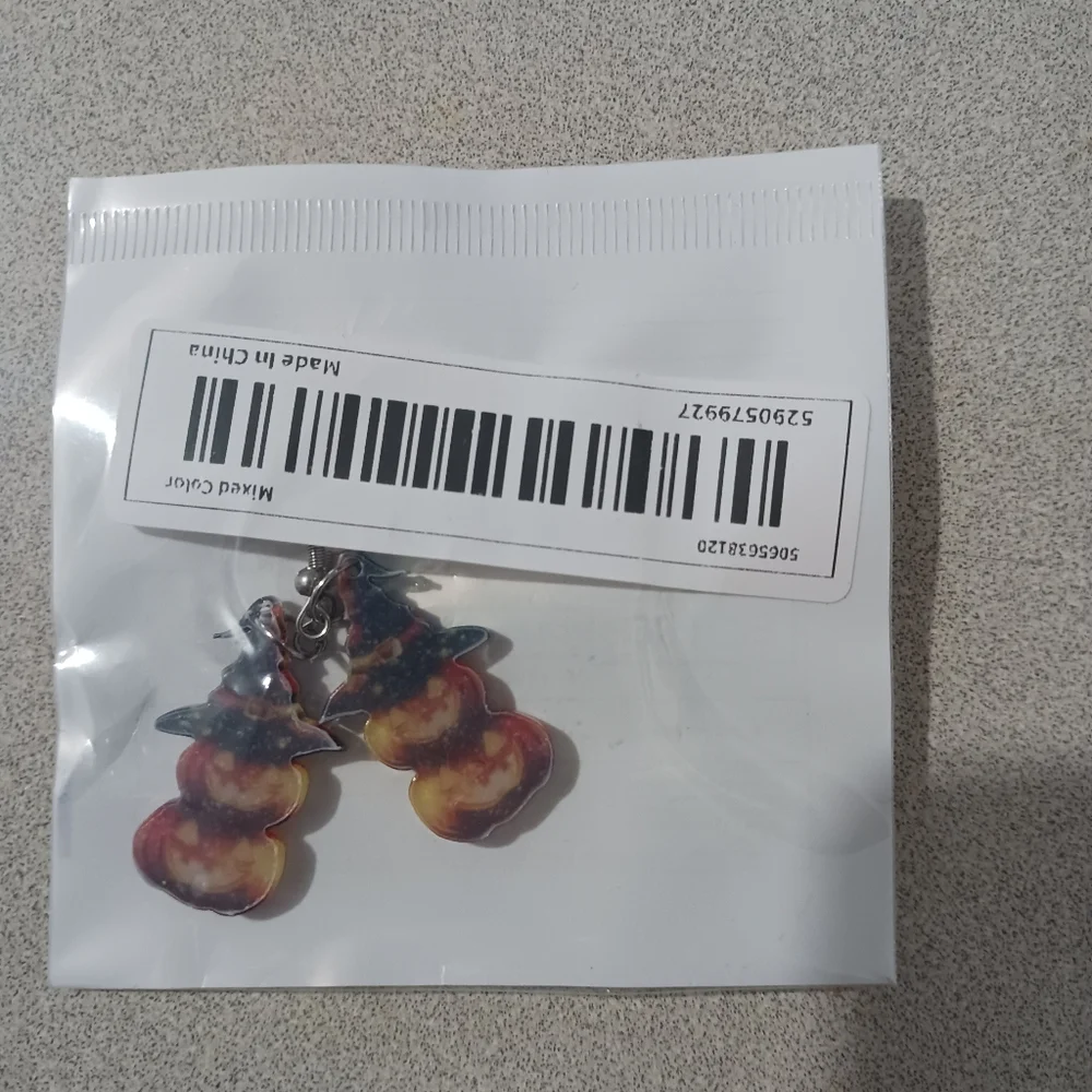 NEW Women pumpkin halloween mini earrings - Picture 2 of 2
